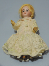 -POUPEE MIGNONETTE TETE BISCUIT/PORCELAINE YEUX VERRE fixes  jus de grenier   D