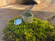 BAGUE MARTELÉE AJUSTABLE NEUVE BRELOQUE  PAMPILLE COULEUR OR/ARGENT + POCHETTE