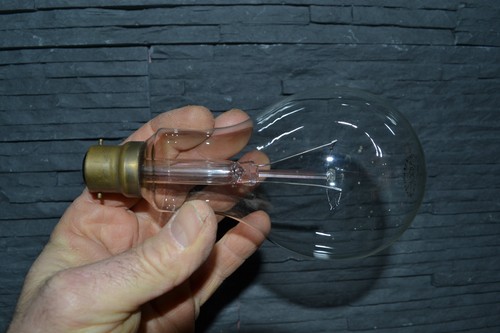 Ancienne longue ampoule à - et,