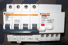 DISJONCTEUR DIFFERENTIEL TETRAPOLAIRE 20A 300mA TRIPHASE +N. MERLIN GERIN PC.5KA