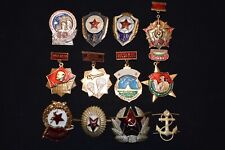 12 INSIGNES SOVIETIQUES-POST