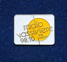 RARE PINS RADIO VASSIVIÈRE 98.10 FM MÉDIA 