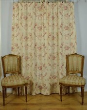 Délicieusement joli grand rideau ancien français en coton / drapé roses vers 1900