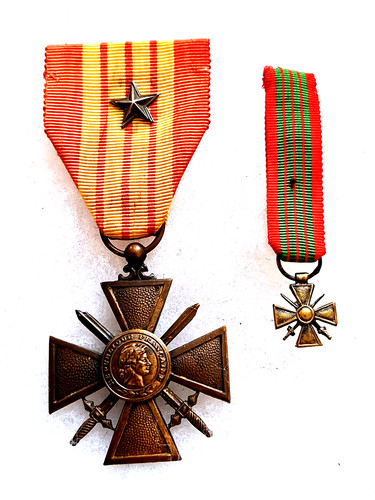 Une médaille croix guerre - croix, de