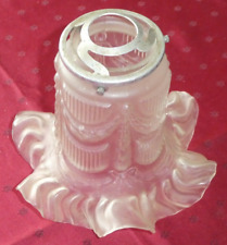 ANCIENNE TULIPE EN VERRE BLAN AVEC GRIFFE VINTAGE FORME DENTELLE LUSTRE APPLIQUE