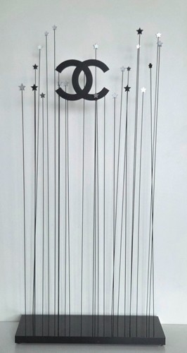 Chanel presentoir avec logo - chanel,