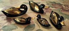Figurines Famille de canards noirs et or