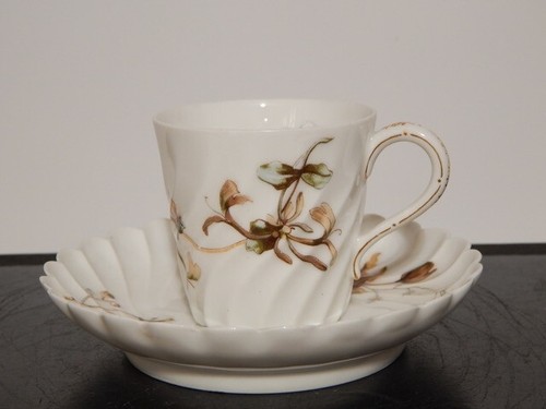 Ancienne tasse café - À, en