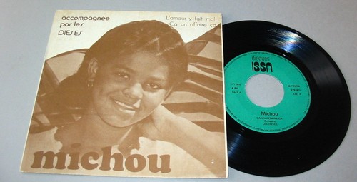 Michou accompagnée par les - accompagnée,