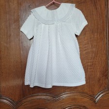 robe de bapteme courte en laine fine , col claudine enbroderie ,