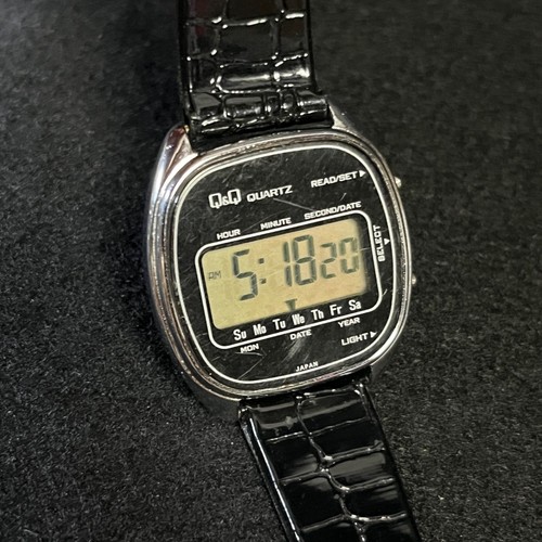 Digital quartz watch retro - q&q,