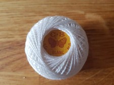 Tres Jolie Et Rare Petite Pelote Au Papillon Cartier Bresson - Mercerie Ancienne