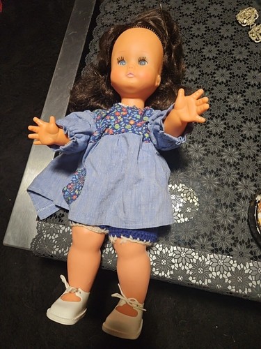 Ancienne poupee plastique - en,