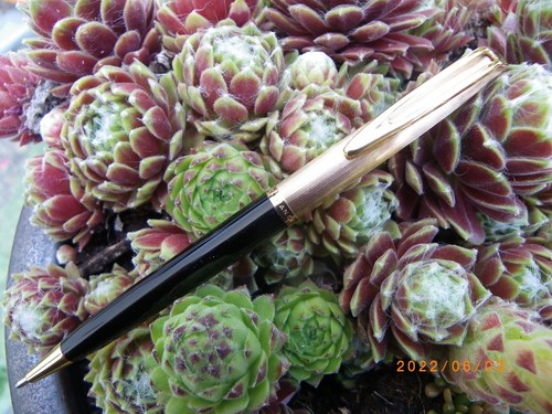 Ancien stylo bille - *,