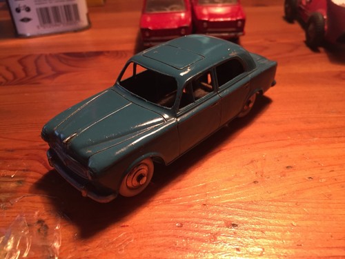 Dinky toys peugeot 403 - toys,