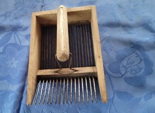 ANCIEN PEIGNE À MYRTILLES  OUTIL DE RÉCOLTE ARTISANALE 