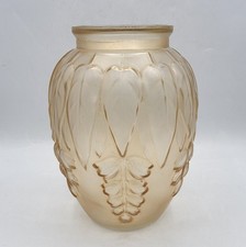 Vase verre moulé coloré beige décor de muguet par Souchon Neuvesel Art Déco