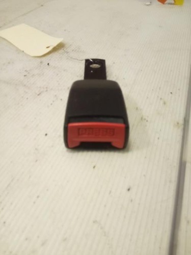 Attache ceinture arriere
