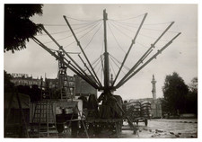 Paris, Foire du Trône, Installation d'un manège, Tirage vintage, 1941 Paris