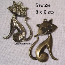 GRAND CHARM / BRELOQUE / PENDENTIF - GRAND CHAT ASSIS * 3 x 5 cm * Bronze - 411