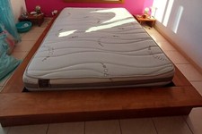 lit 140x190 avec sommier et matelas très bon état 