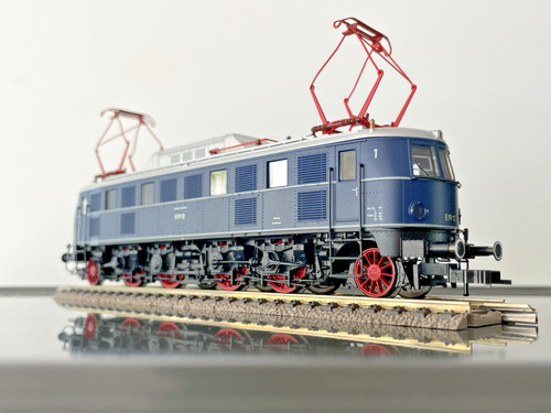 Locomotive elec e19 - locomotive,