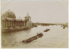 Exposition Universelle 1900. Paris. Le Globe Céleste. Péniches sur la Seine.