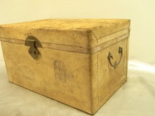 ANCIEN COFFRET COFFRE MARIAGE VALISE PEAU CUIR PARCHEMIN ART ASIATIQUE CHINE