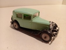 Norev 6 F Peugeot 201 caisse carrée verte pale ailes noires 1/43 TBE