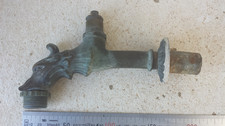 Ancien robinet de fontaine