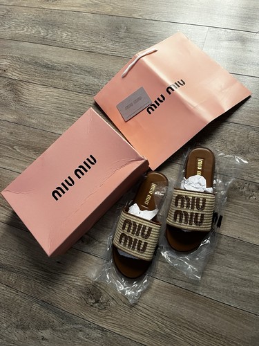 Claquette miu miu beige neuf