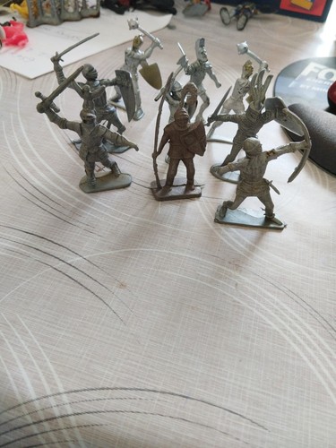Lot figurines moyen age - 9,