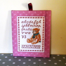 Broderie Point de Croix Ourson Alphabet Chiffres Murale Chambre Bébé 23x28cm
