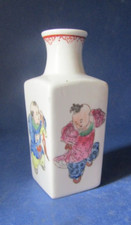 petit vase en porcelaine chinoise Chine qianlong mark small chinese vase child