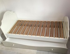 Chambre enfant complète ( Lit, Armoire, Bureau, Bibliothèque) - Très bon état.