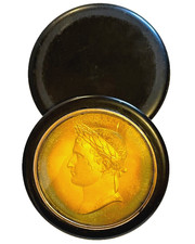 boîte ronde en écaille, couvercle orné du profil  de l'Empereur Napoléon Ier