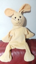 doudou peluche lapin beige van