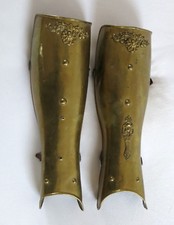 PAIRE de JAMBIERES, militaire