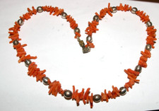 joli collier ancien  en corail