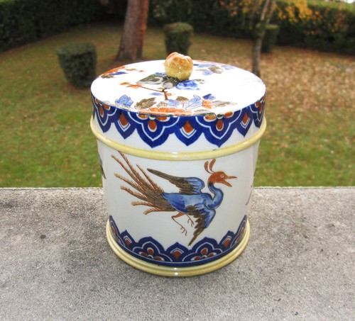 Ancienne boîte - , ou