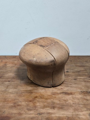 Ancien moule forme chapeau