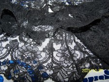 Dentelle ancienne en tulle noire de Chantilly XIXème. . Réf n°322