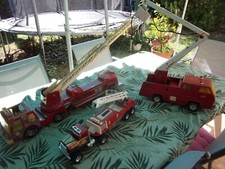 JOUET CAMION POMPIER TONKA ET AUTRE TOLE ANCIEN