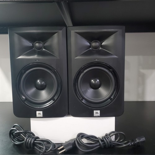 Pair jbl lsr305 series - of, 3