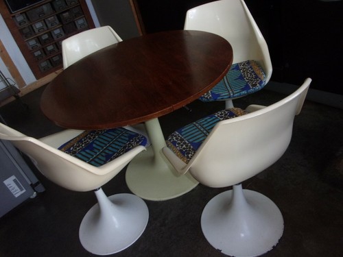 Chaises tulipes 1970 origine - chaises,