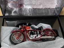 Minichamps 122133700 - TRIUMPH