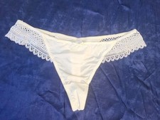 CHARLOTT lingerie  string T 1 nacré  neuf sans étiquette