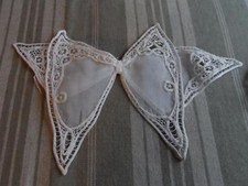 DENTELLE ANCIENNE TULLE BRODERIE 24 cm PLASTRON NOEUD PAPILLON  n° 23