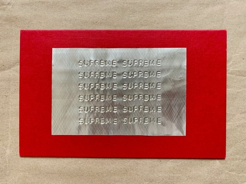 Supreme sculpture - »,