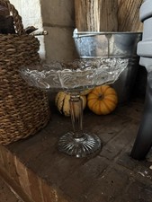 Jolie coupe ou compotier ancien  en verre moulé et pressé -vintage.